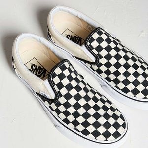 - checkered vans -